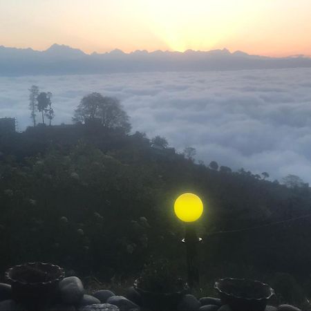 Sunrise Point Homestay ナガルコット エクステリア 写真