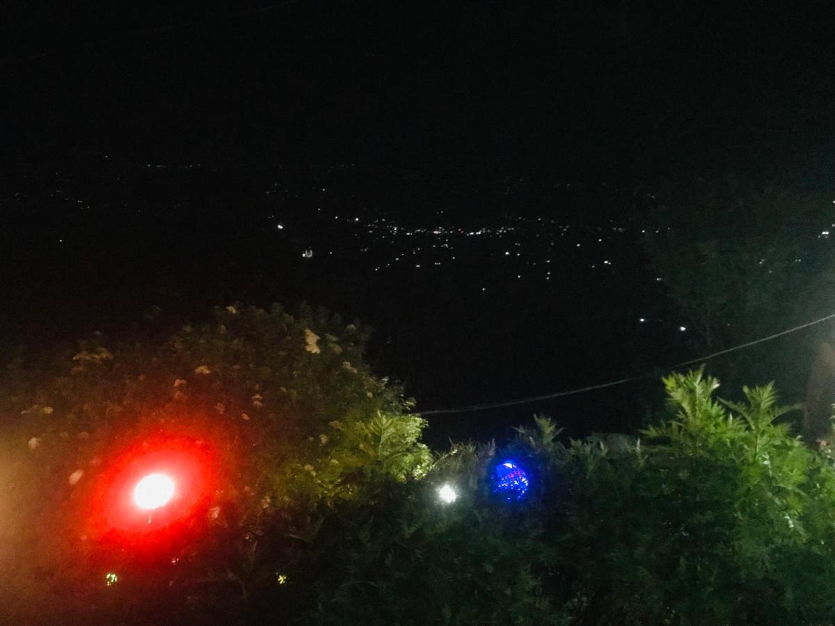 Sunrise Point Homestay ナガルコット エクステリア 写真
