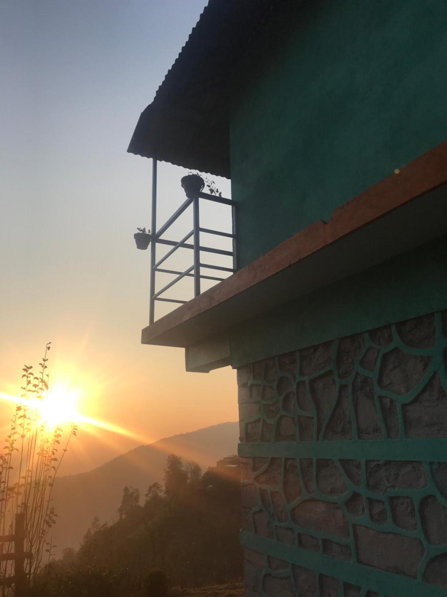 Sunrise Point Homestay ナガルコット エクステリア 写真